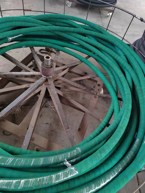 ການປຽບທຽບທໍ່ Silicone ແລະທໍ່ຢາງ: ຄວາມແຕກຕ່າງທີ່ສໍາຄັນໃນຄຸນສົມບັດ, ການນໍາໃຊ້, ແລະປະສິດທິພາບ